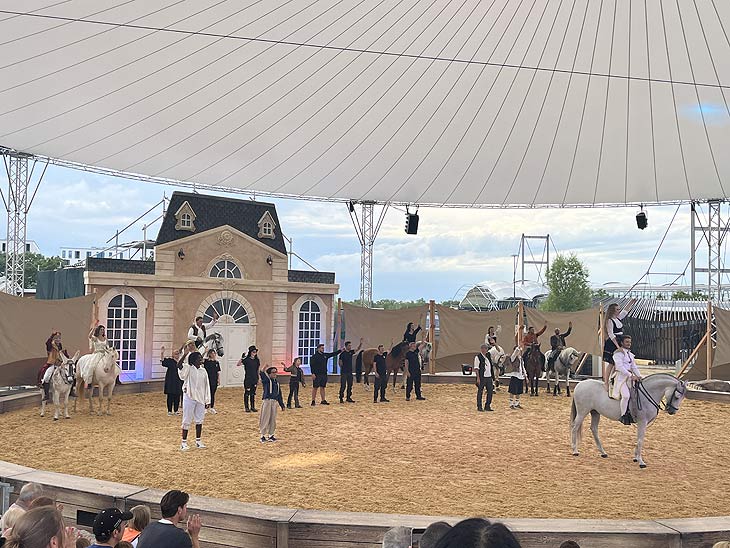 Finale: Premiere der Pferdeshow &bdquo;CAVALLUNA Kids  Eine Show steht Kopf&ldquo; am 28. Juli 2023 in M&uuml;nchen-Fr&ouml;ttmaning (&copy;Foto: Martin Schmitz)